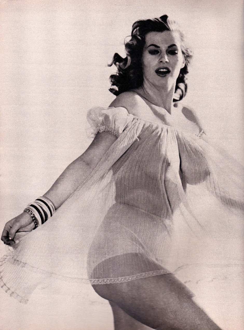 Nora Ekberg Feet