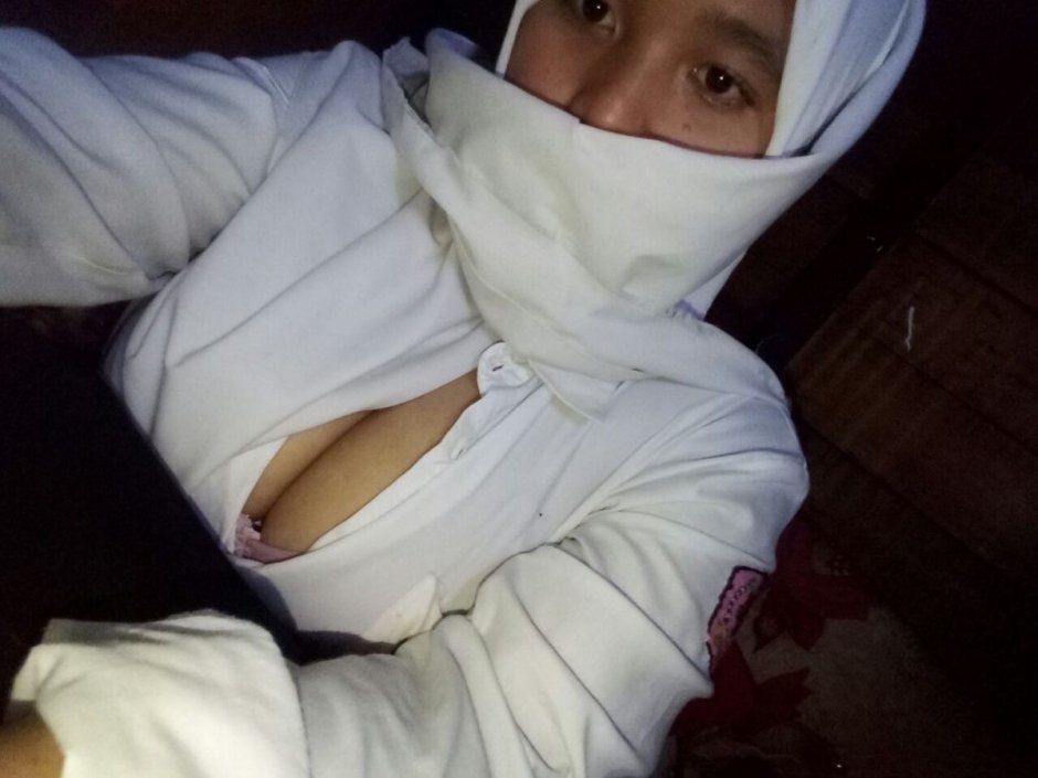 Tits of Indonesian girls hijab