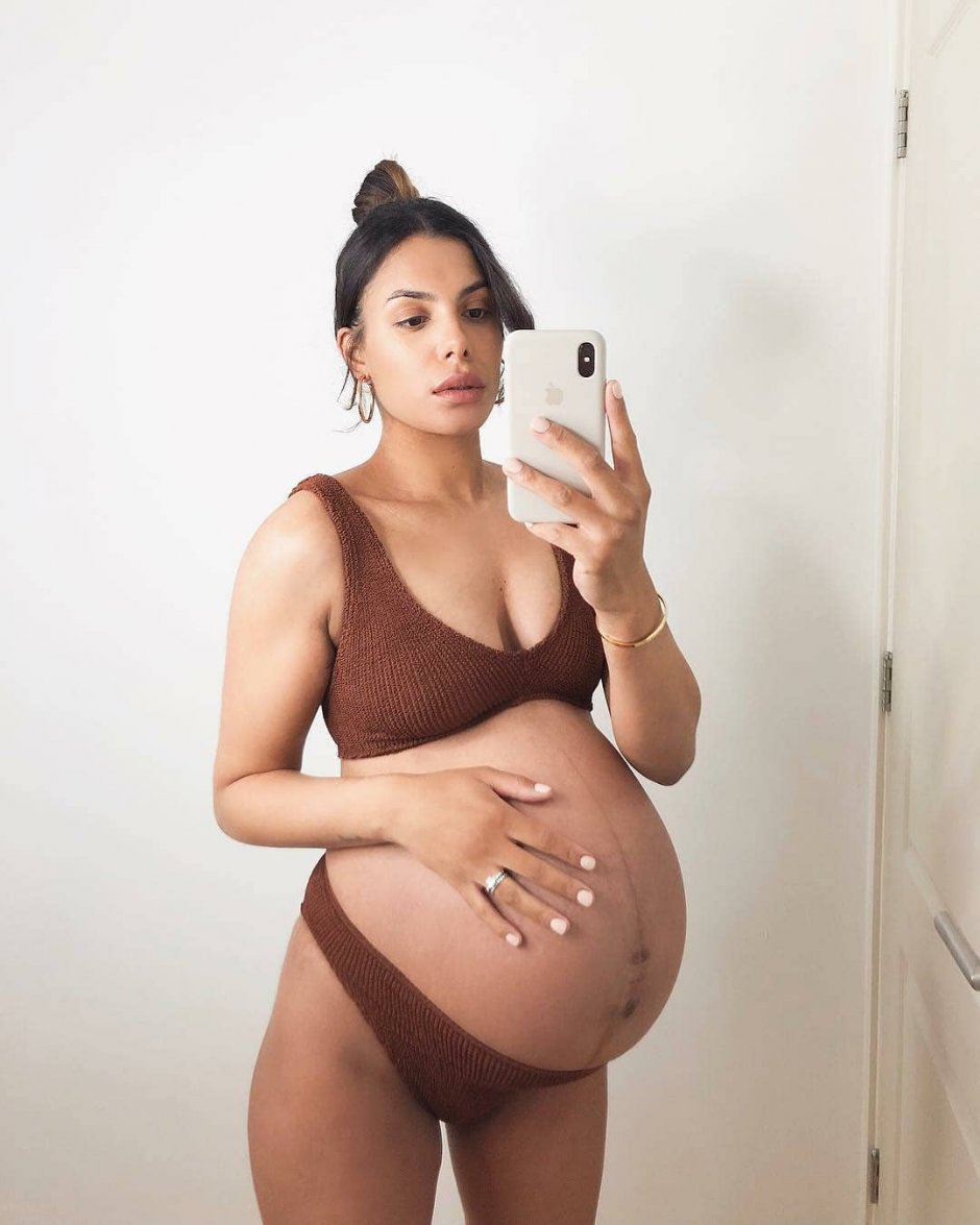 Naked pregnant amateur