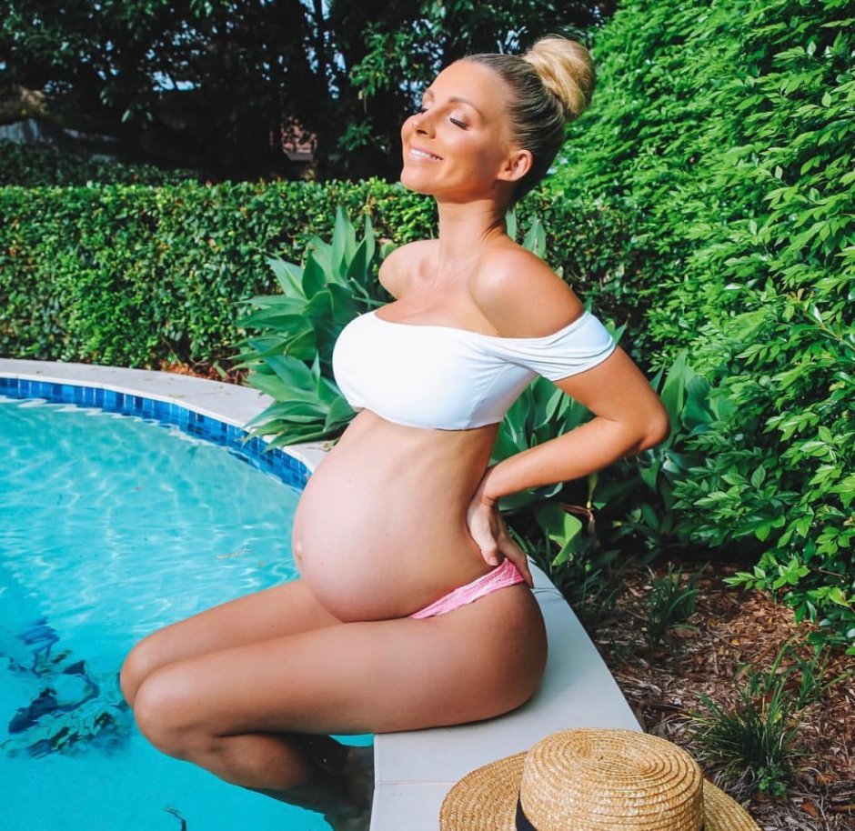 Naked pregnant Armenian