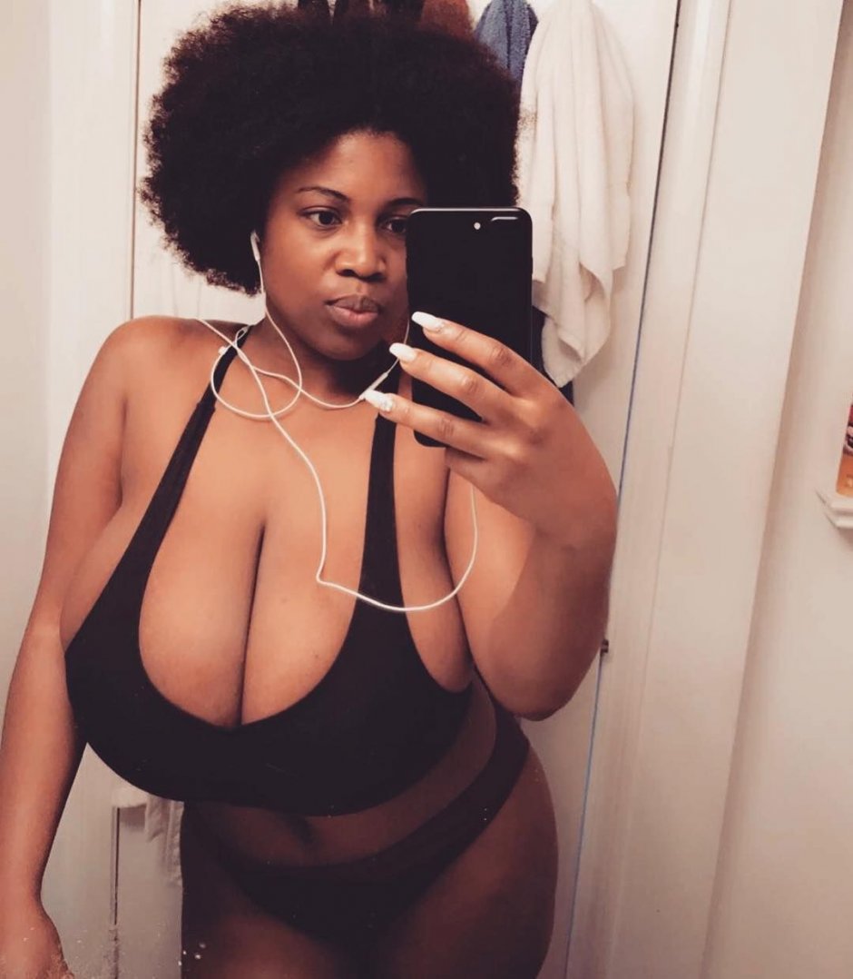 Model Latisia Thomas