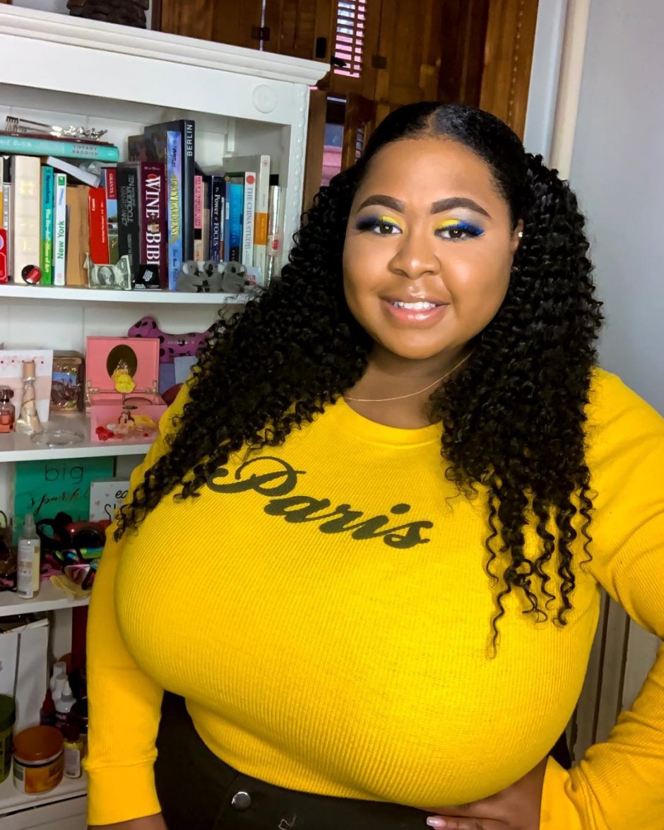Naked breasts of the girl Negro