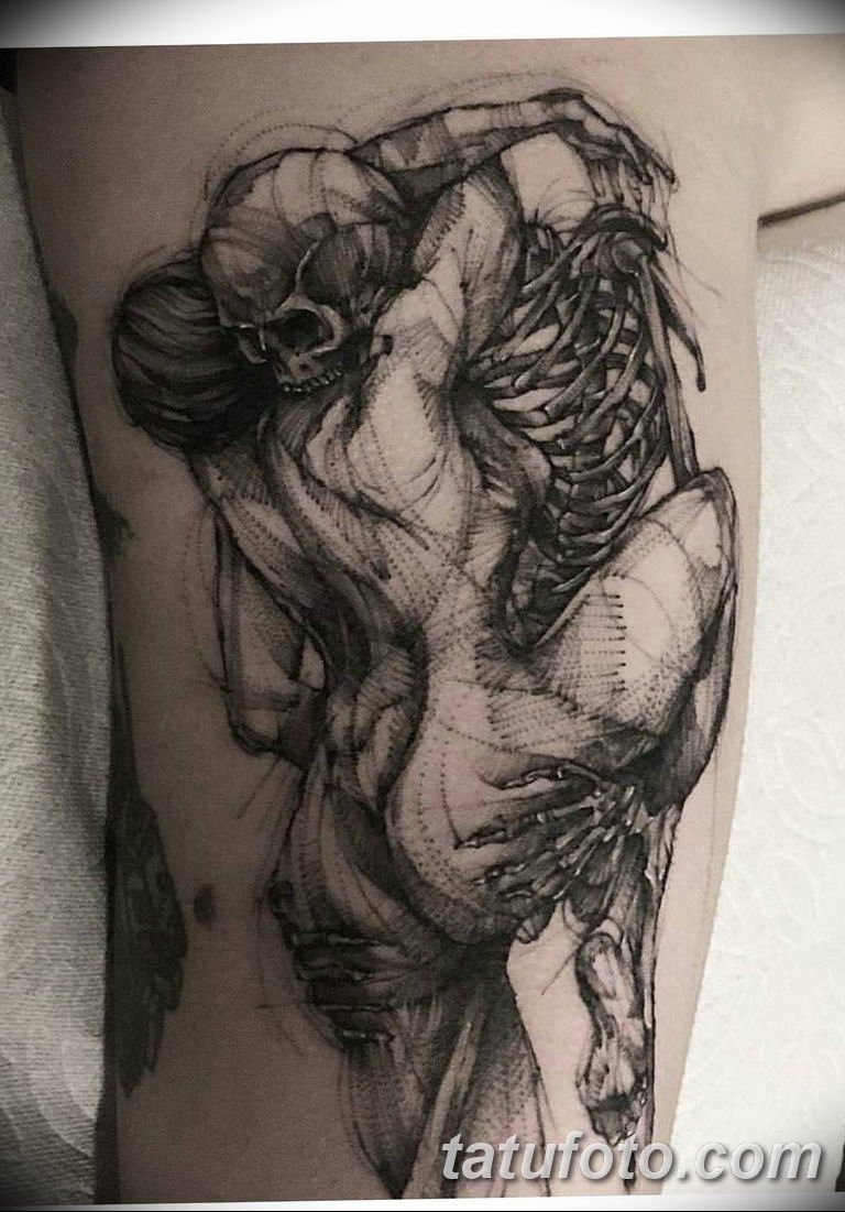 Tattoos with the image of naked women