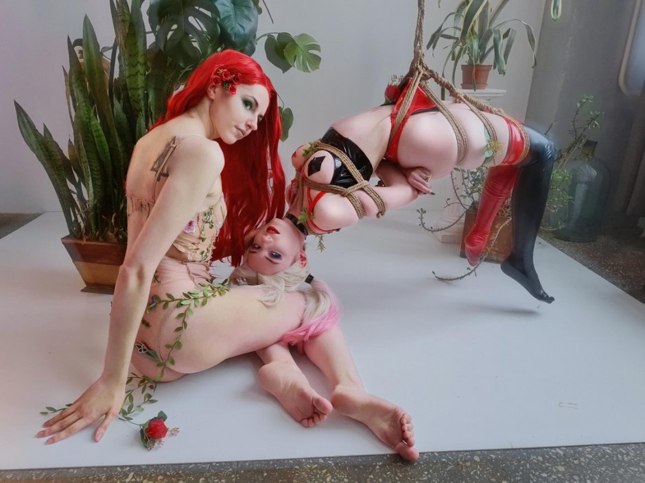 Cosplay Harley Quinn and poisonous ivy naked