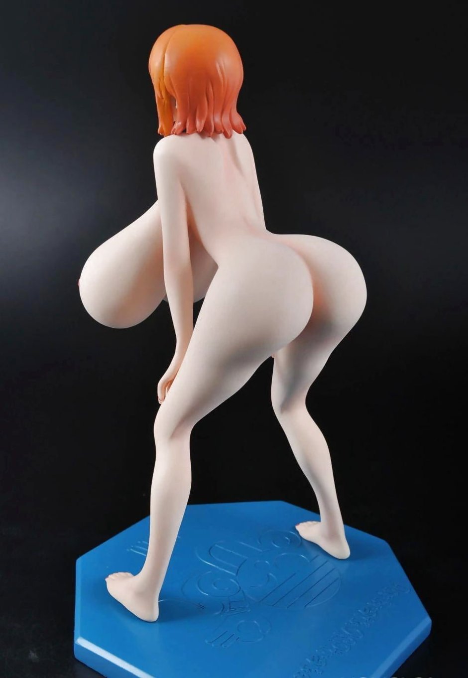 Realistic naked figures
