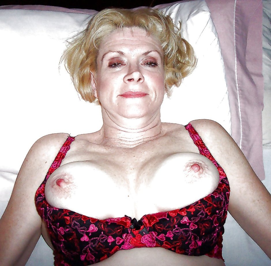 Old Grenny Tits Bra Naked
