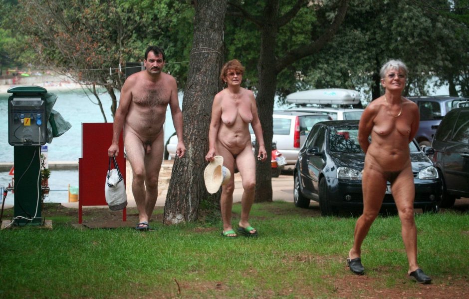 Naked Granny on reality show