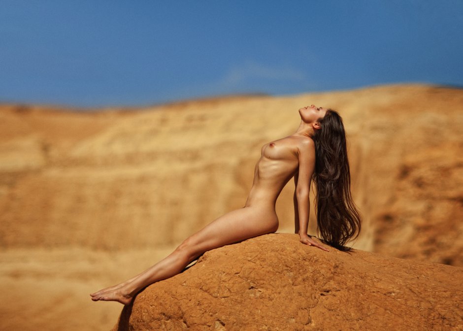 Erotic photoset on the rocks
