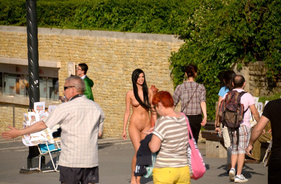 14 August 2013 Nude Alyssia - Series 7: Budapest Bridge Nude in Public