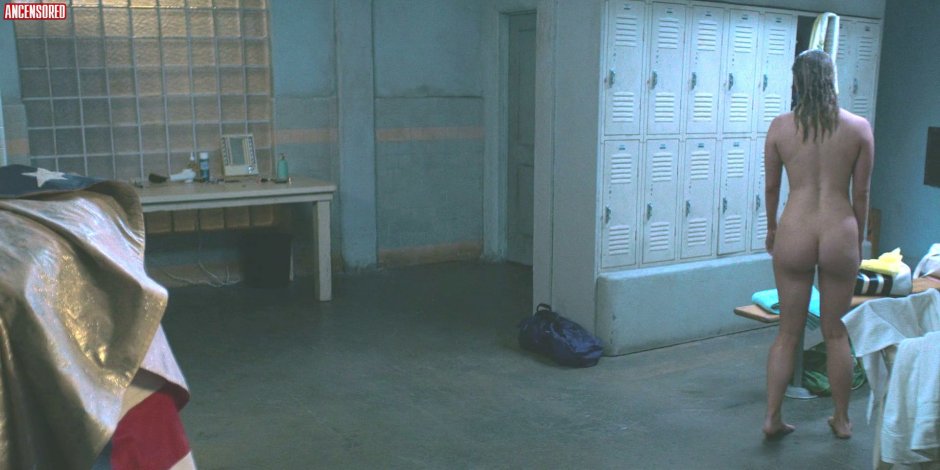 Actress Betty Gilpin Nude