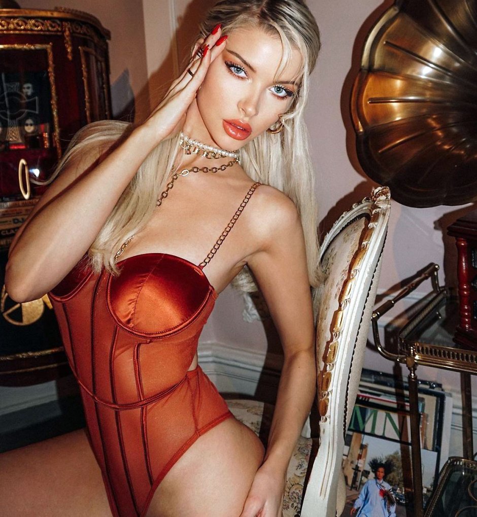 Erin Michelle Cummins in underwear