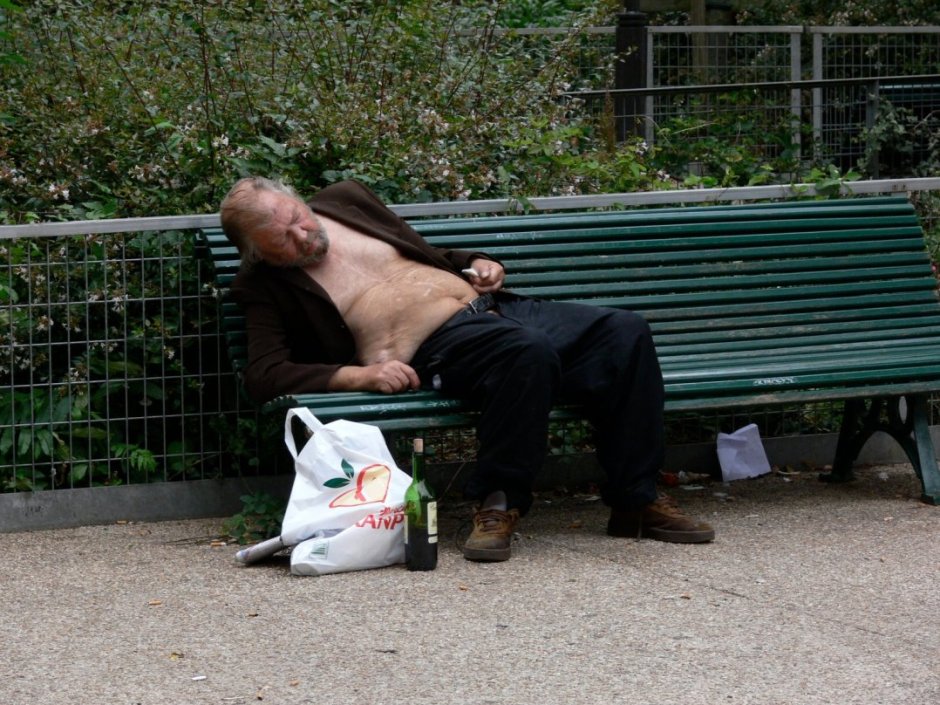 Naked Homeless Guy Spotted on Admiralty Way