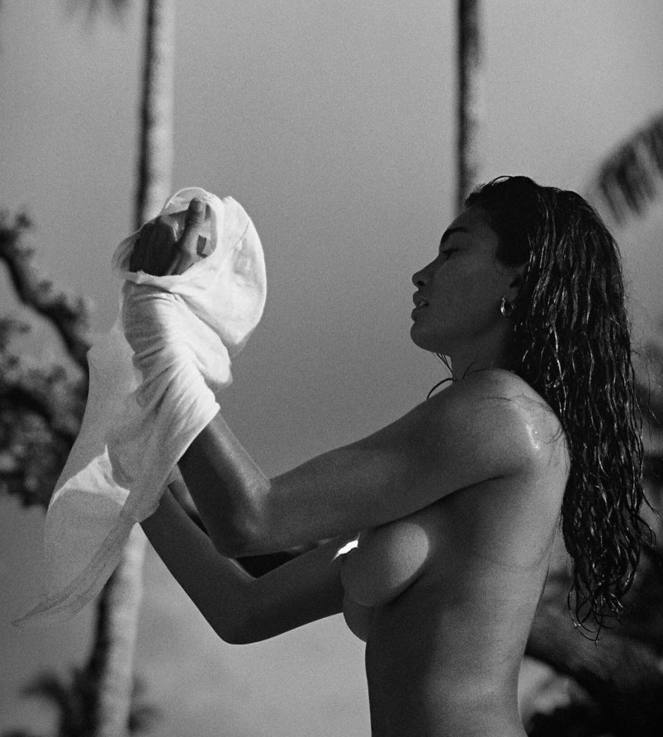 Naked chest Kelly Gale