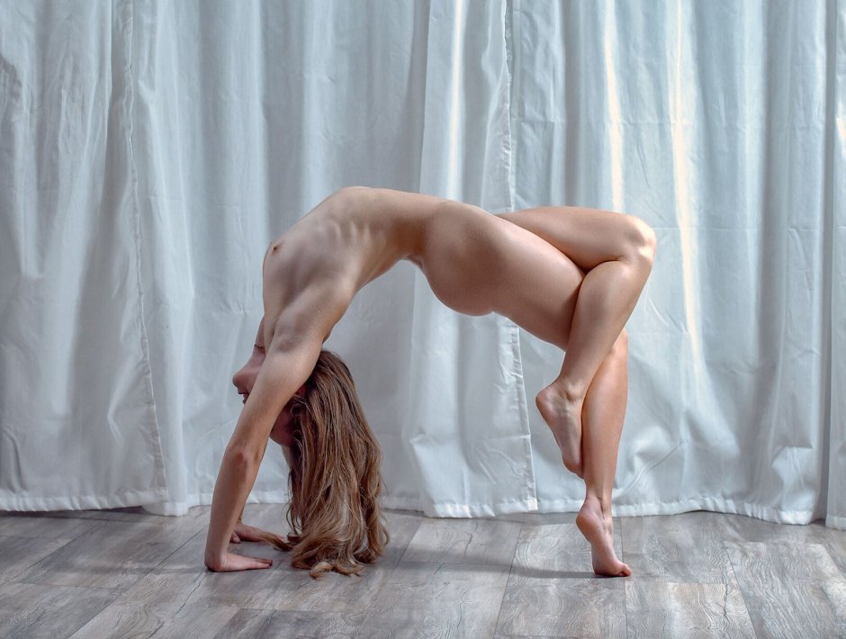 Naked women in beautiful poses