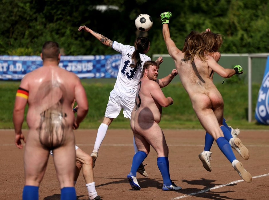 Competitions of naked people