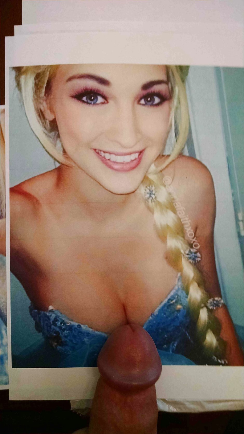 Completely naked Anna Faith