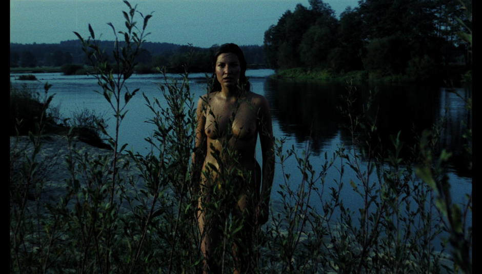 Liliana Komorovsk is naked