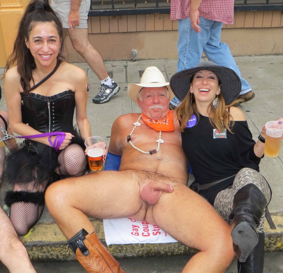 Public competition of women CFNM