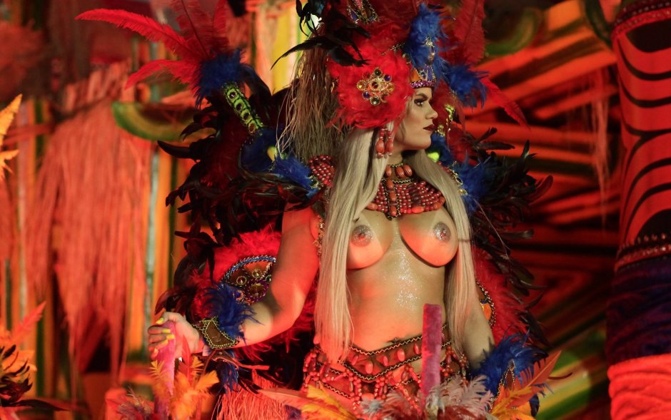 Brazilian cancan without panties