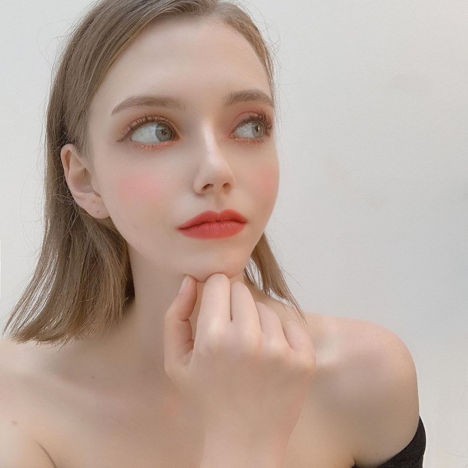 Chuu Chloe Model before surgery