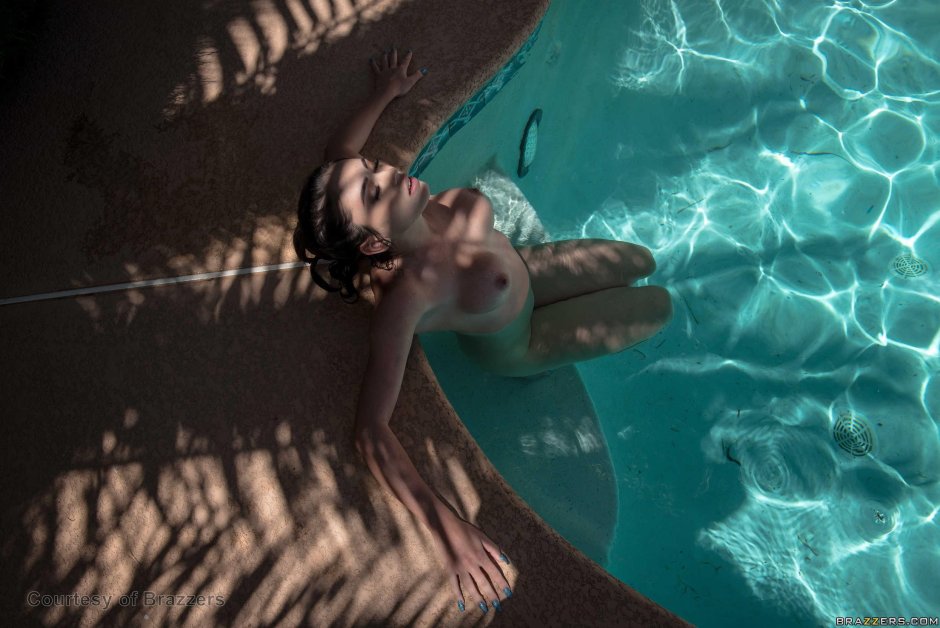 Ashly anderson in the basin naked