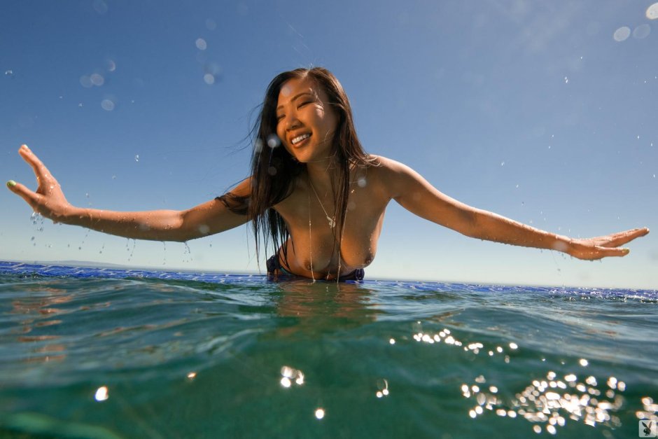 Hiromi Osima in bikini