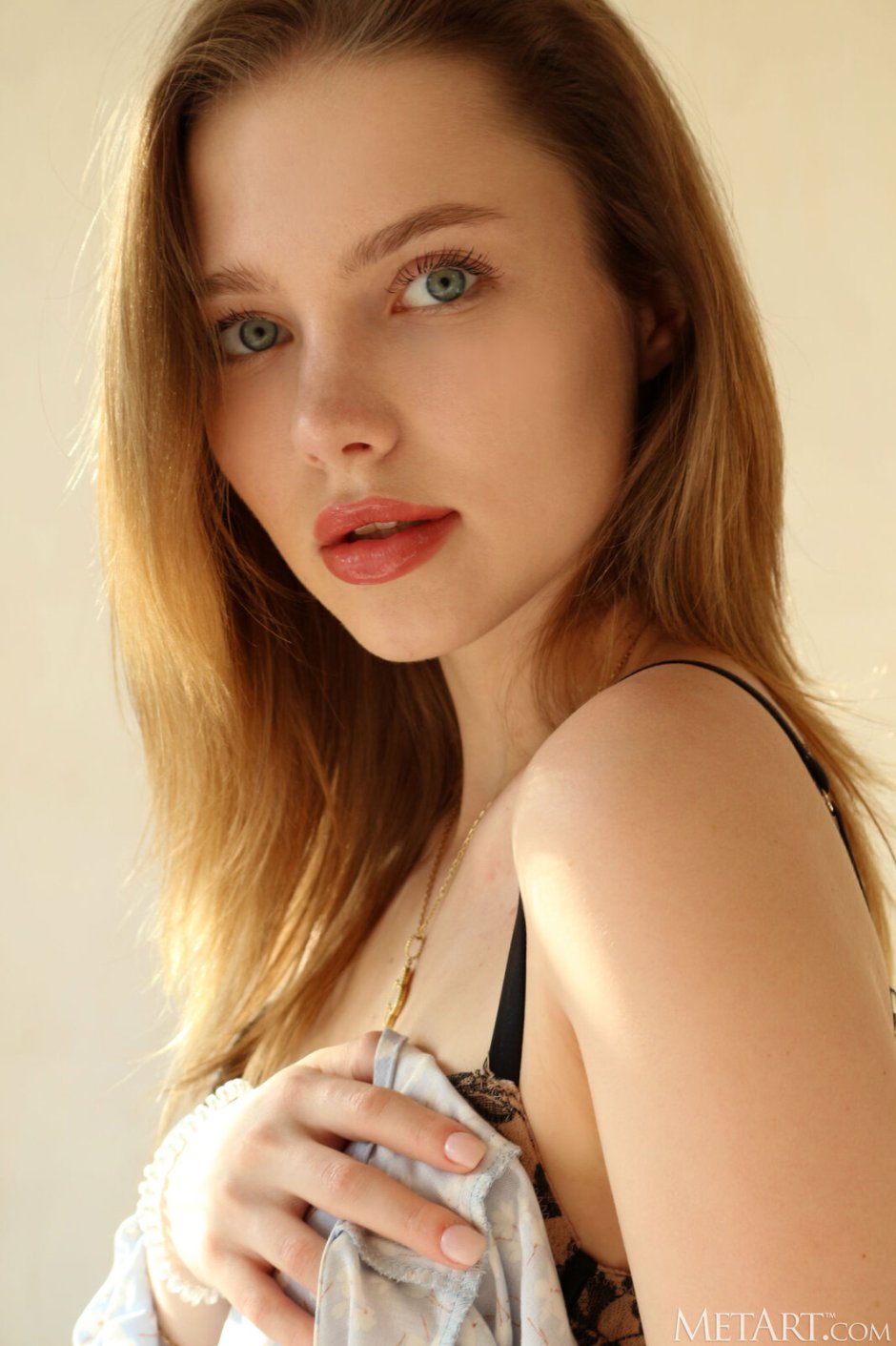 Scarlet (Sandy, Milena Angel, Scarlet Hansen)