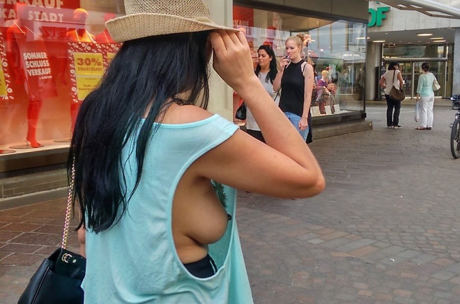 Big Tits Public Brales