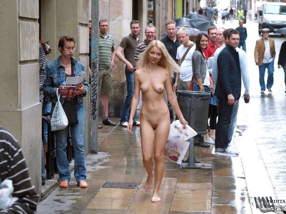 Naked celebrities in public