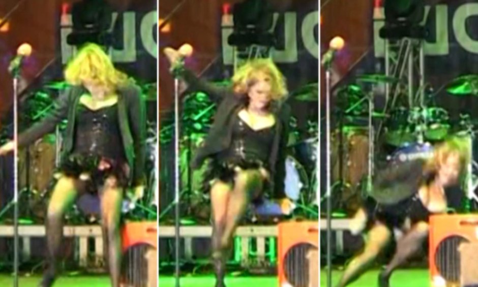 Sandra drunk on stage