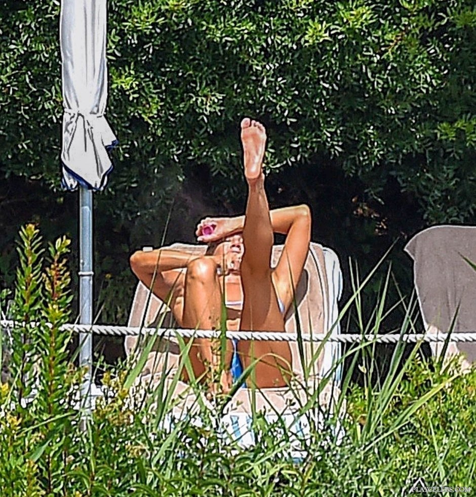 Jennifer Eniston Foots Naked