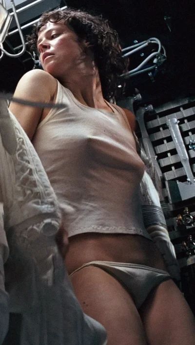 Naked Sigourney Weaver