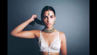 Naked Naomi Scott