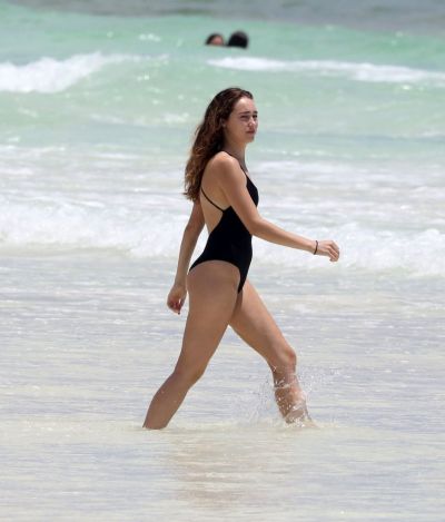 Naked Alicia Debnam Carrey