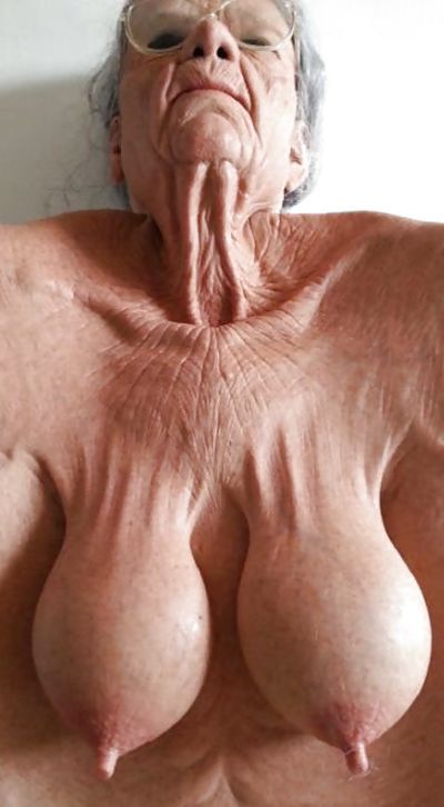 Дряблые сиськи старух