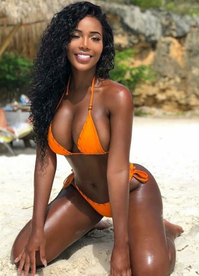 Nude Ebony Bridges