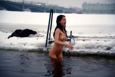 Сиськи в проруби