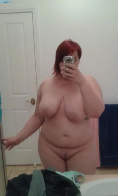 Curvy Selfie