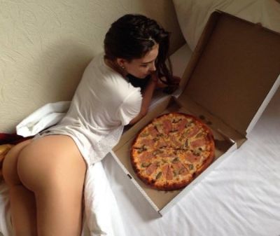 Naked Pizza Girls