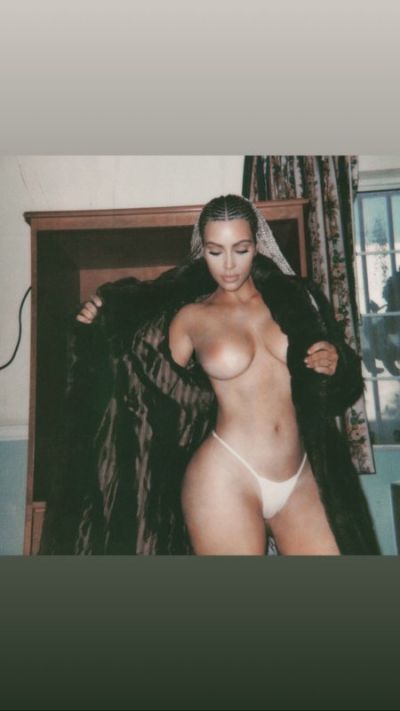 Kim Kardashian Showing Pussy