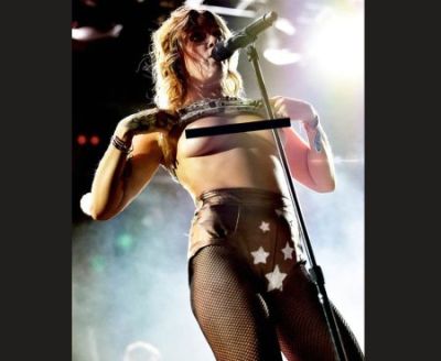 Nude Tove Lo Breasts