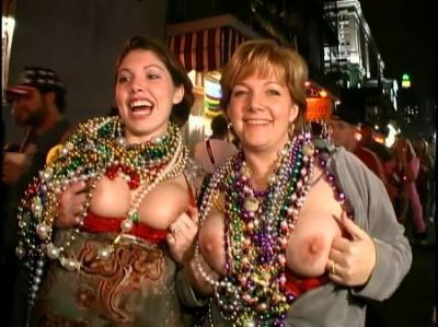 Girls Flashing Tits at Mardi Gras