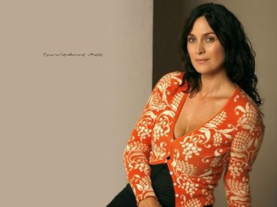 Nude Carrie Anne Moss Breasts