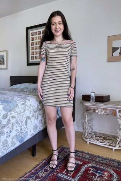 Nude April Valentino