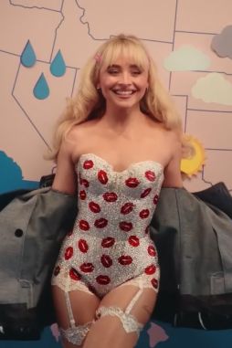 Sabrina Carpenters Boobs