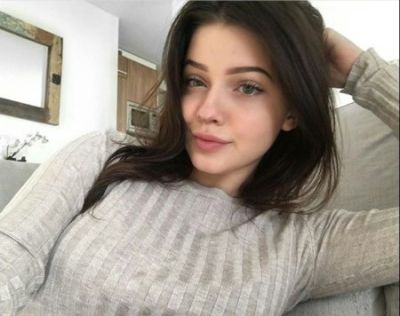 Nude Isa Longwell