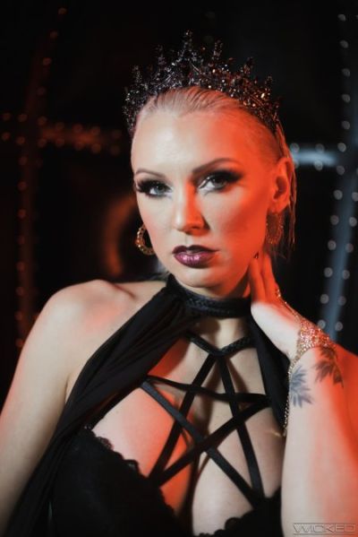 Nude Eva Karera