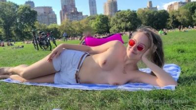 Amateur topless babes