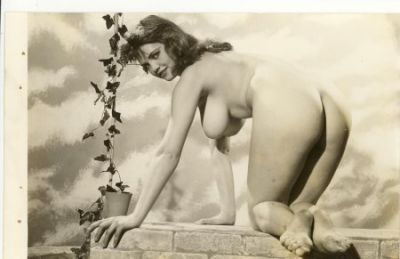 Nude vintage woman