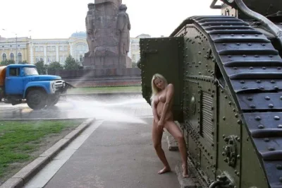 Голая девушка